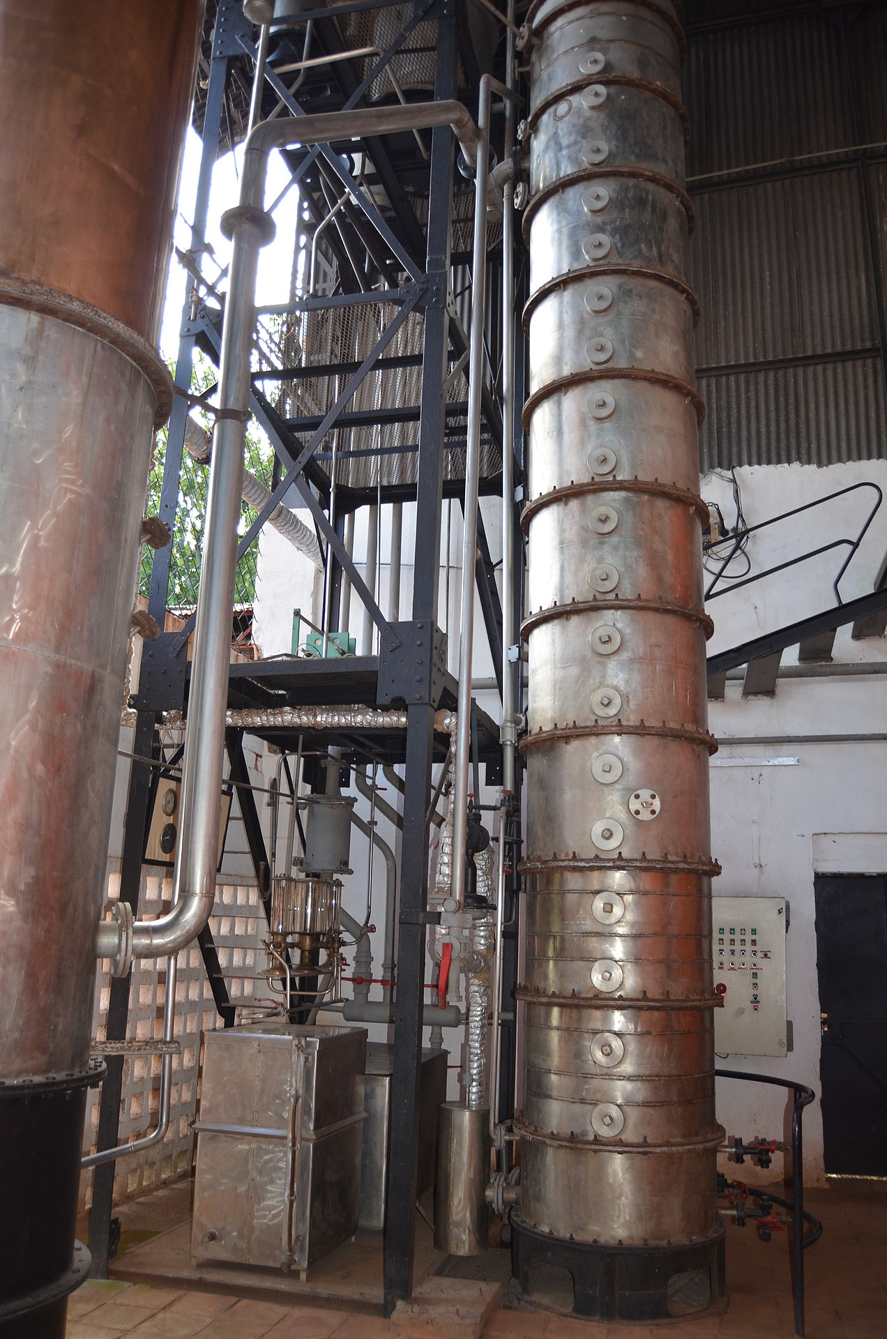 “Coffey stills in the whisky production process, highlighting precision distillation techniques essential for crafting premium Japanese whisky, small batch spirits, and award-winning whisky.”