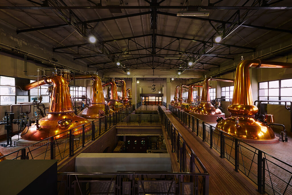 The blending process of Suntory Royal Whisky, combining tradition and innovation in Japanese whisky production.