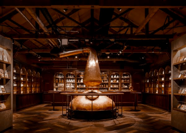 “Whisky production at Yoichi Distillery, showcasing techniques that appeal to whisky enthusiasts and lovers of traditional Japanese whisky.”