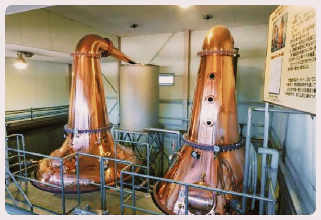  Insight into the double distillation process at Mars Komagatake Distillery, perfecting whisky for enthusiasts and connoisseurs.