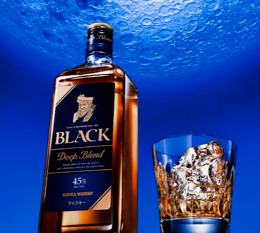 Nikka Black Deep Blend paired with gourmet cuisine, ideal for whisky lovers and food enthusiasts.