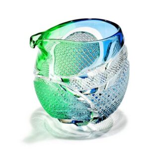  Exquisitely hand-cut Edo Kiriko glassware, a traditional Japanese craft blending elegance with modern whisky enjoyment.