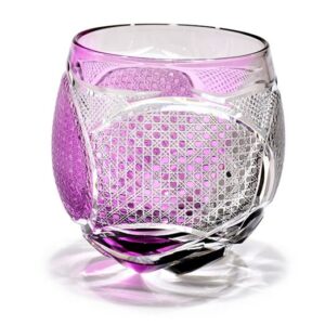  Exquisitely hand-cut Edo Kiriko glassware, a traditional Japanese craft blending elegance with modern whisky enjoyment.