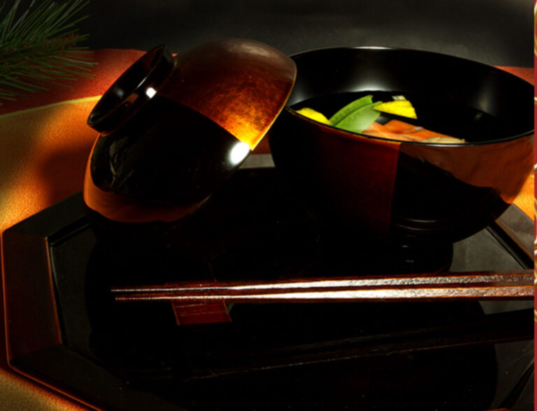 Handcrafted Japanese traditional crafts – Edo Kiriko glass, lacquerware, and washi art