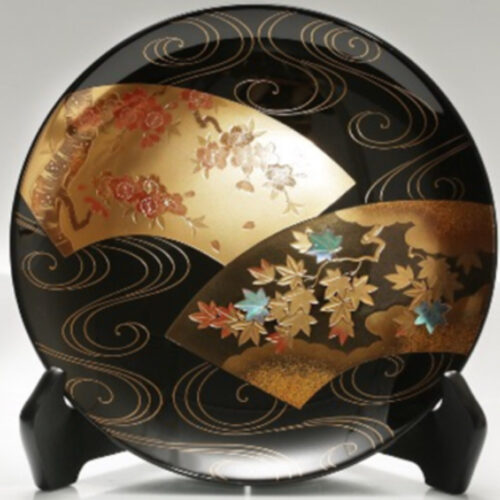 Handcrafted Japanese traditional crafts – Edo Kiriko glass, lacquerware, and washi art
