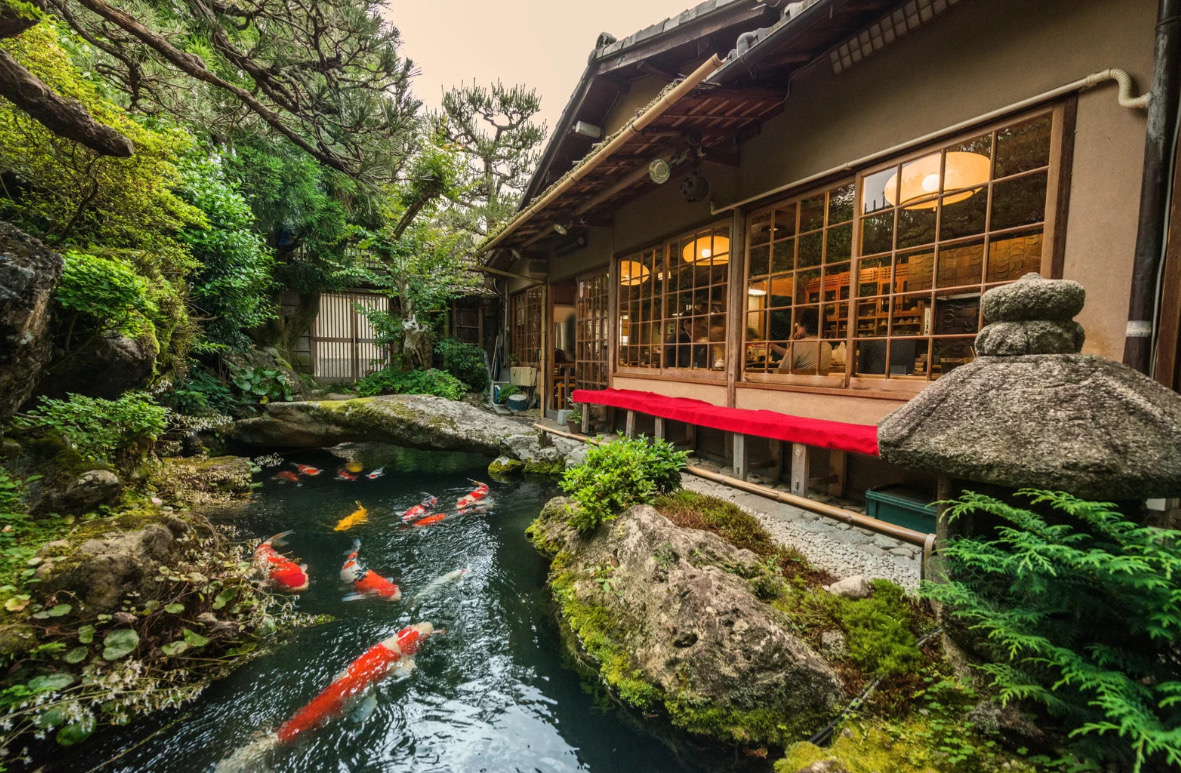 Premium Japanese lifestyle products – fine whisky, artisan crafts, and elegant design